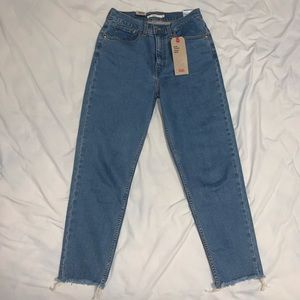 Levi’s High Waisted Mom Jeans BNWT